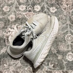 Nike Women's Light Gray Sneakers